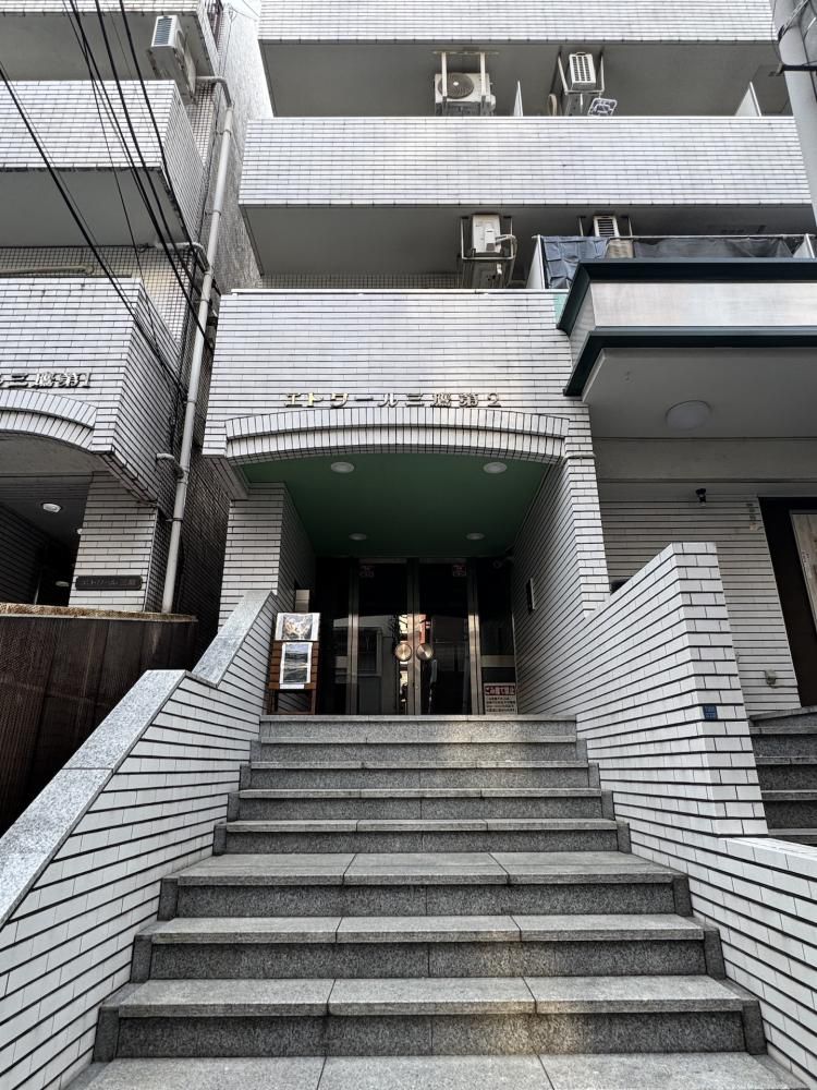 �����s�O��s���A��3���ڂ̃}���V�����̌����O��