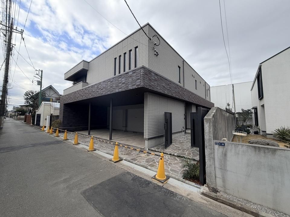 �����s������s�g�ˎ��{��4����4-25�̃e���X�n�E�X�̌����O��